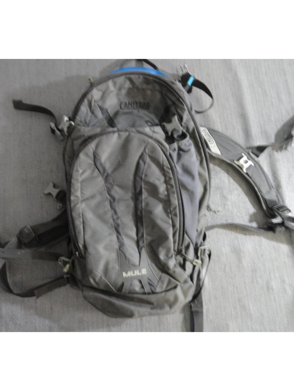 CAMELBAK MULE HYDRATION SYSTEM H2O  GRAY